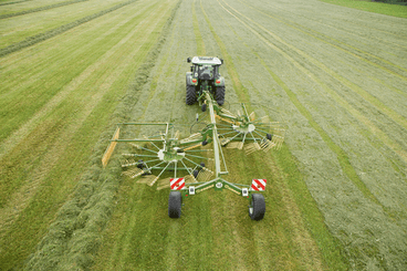 Fenaison - Andaineurs rotatifs - Andaineur double rotor SWADRO centraux et latéraux