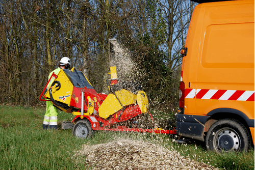 Matériel forestier - Broyeur de branches - Broyeur de branches thermique VEGETOR sur châssis routier