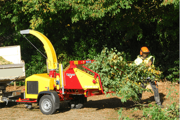 Matériel forestier - Broyeur de branches - Broyeur de branches thermique VEGETOR sur châssis routier