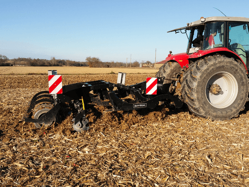 Travail du sol - Déchaumeur à dents - Déchaumeur à dents trainé ou porté BLACKBEAR